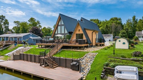 1-Bedroom Waterfront A-Frame on Buckeye Lake