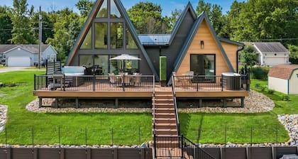 1-Bedroom Waterfront A-Frame on Buckeye Lake