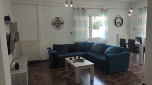Smart TV - City Apartment w/3 BR & spacious yard (Eretria)