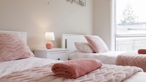 3 bedrooms, iron/ironing board, travel cot, Internet
