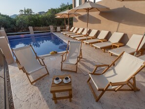 Seasonal outdoor pool - Hotel Diman (Bar)