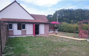 Outdoor dining - La Tanière des Pandas (Chabris)