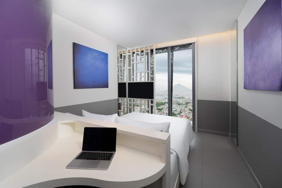 Zimmer, 1 Queen-Bett, Stadtblick | Hochwertige Bettwaren, Daunenbettdecken