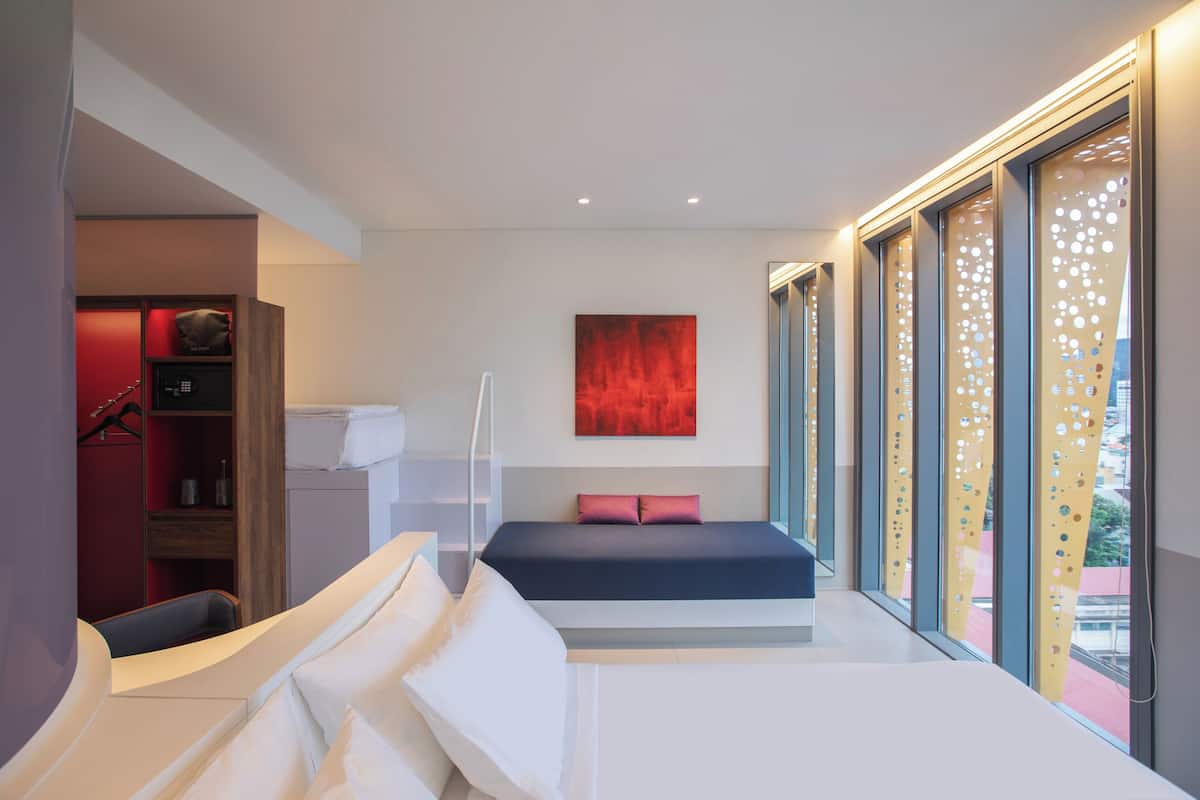Wink Luxe Cityview | 1 bedroom, premium bedding, down duvets, memory-foam beds