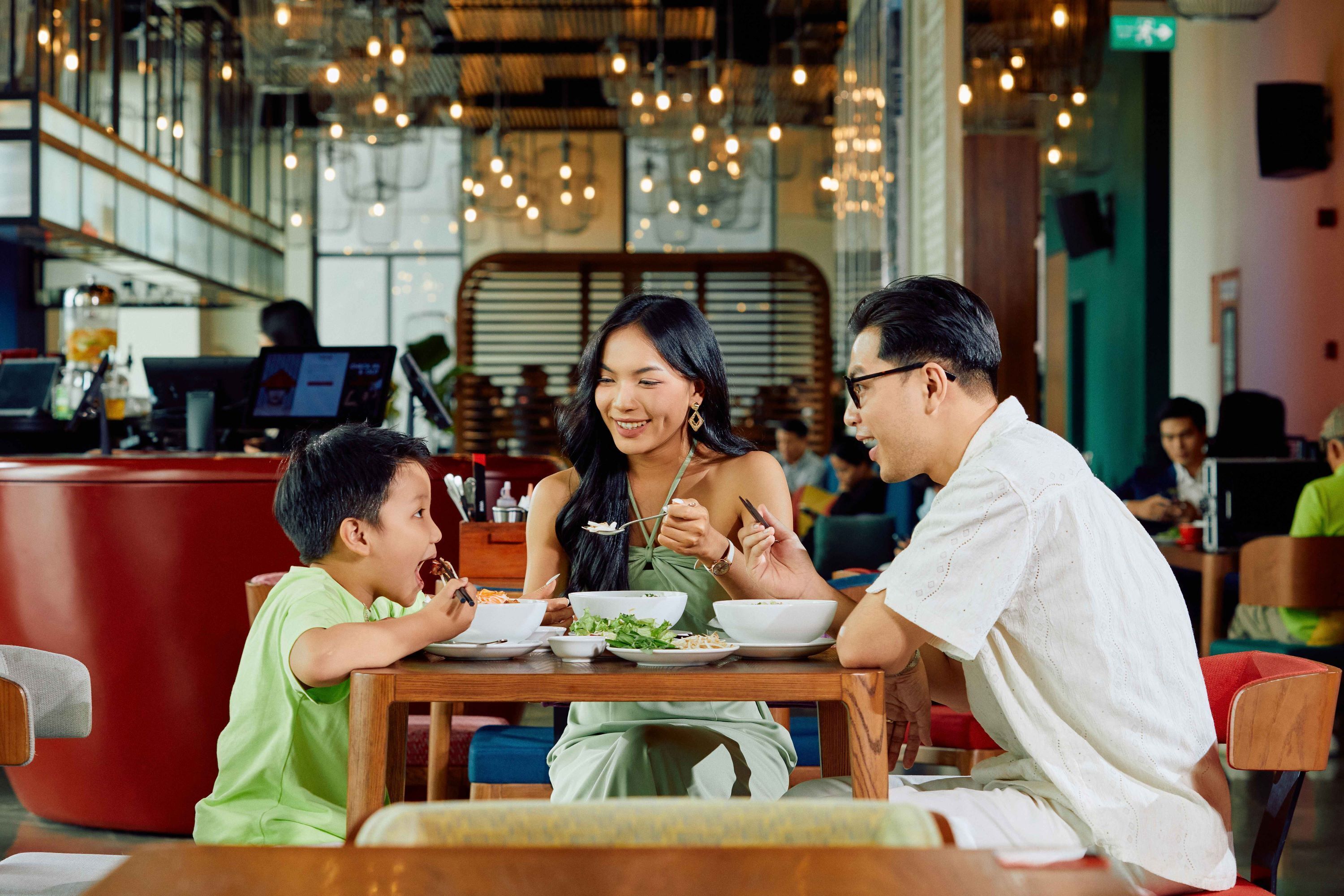 بوفيه فطور مجانًا يوميًا