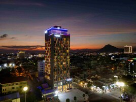 住宿正面 - 傍晚/夜晚