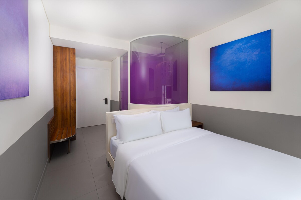 Kamar, 1 Tempat Tidur Queen | Seprai premium, selimut bulu angsa, busa memori, dan minibar