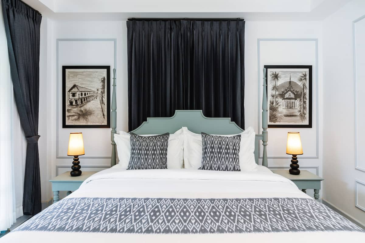 Memory-foam beds, in-room safe, desk, laptop workspace