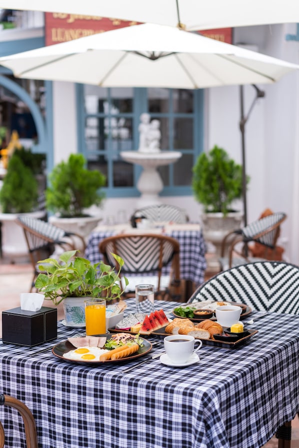 Free daily local cuisine breakfast