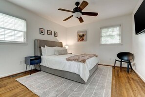 4 bedrooms, desk, iron/ironing board, free WiFi