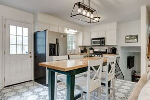 Dining - Comfy Crestline Oasis, only Minutes from Crestline Village (Birmingham)