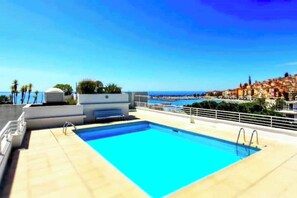 Outdoor pool - Seafront apartment with rooftop pool (Menton)