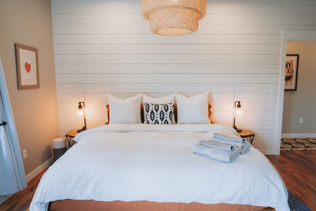 3 slaapkamers, een strijkplank/strijkijzer, gratis wifi, beddengoed