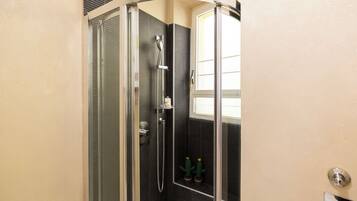 City Apartment, 1 Queen Bed | Bathroom | Shower, rainfall showerhead, hair dryer, bidet