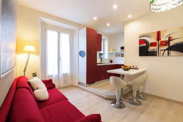City Apartment, 1 Queen Bed | Living area | Smart TV - notaMi - Happy Stay - Naviglio Grande (Milan)