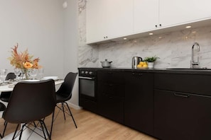 Geladeira, fogão, cooktop, lava-louças