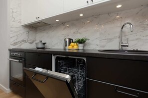 Refrigerador, horno, parrilla de estufa y lavavajillas 