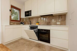 Fridge, microwave, oven, stovetop - Wronia 45 | Elegant Apartment | Parking (Warszawa)