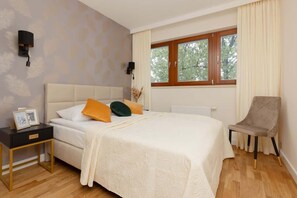 2 bedrooms, iron/ironing board, WiFi, bed sheets