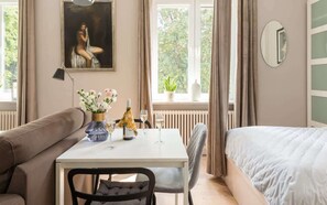 Iron/ironing board, WiFi, bed sheets