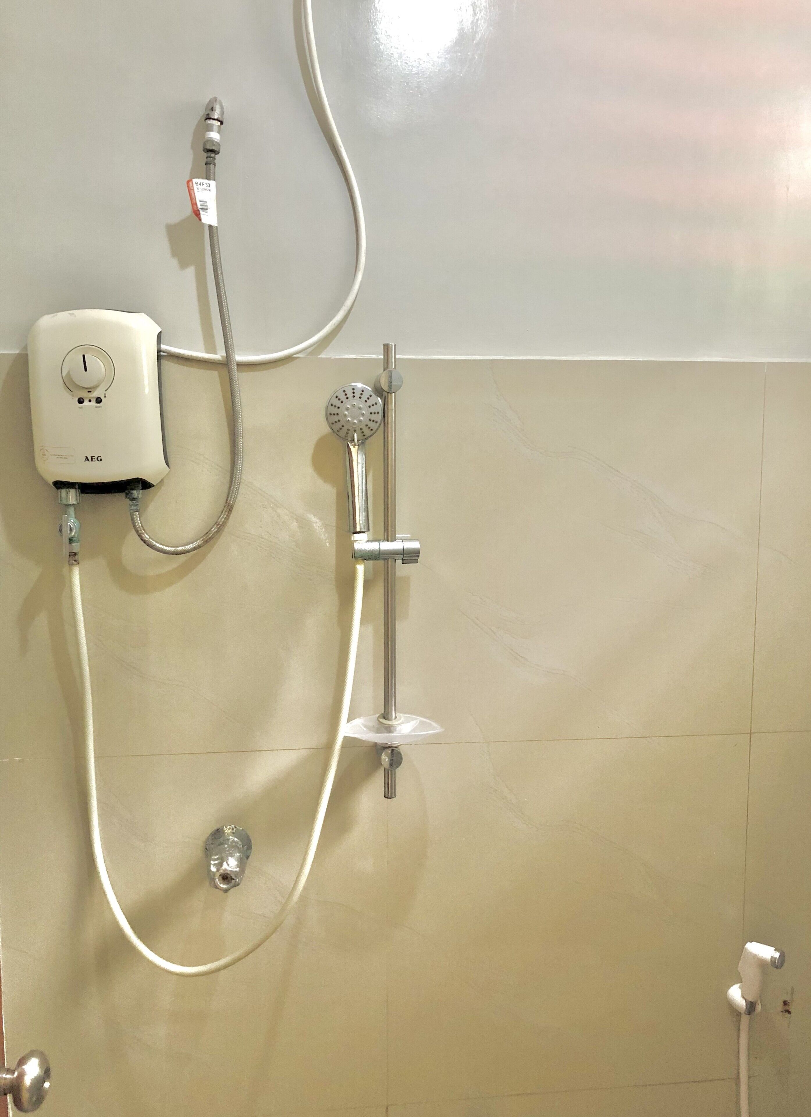 Quarto quádruplo básico | Banheiro | Chuveiro, secador de cabelo, bidê, toalhas de banho