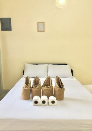 Premium bedding, memory-foam beds, desk - Hannas Inn El Nido Palawan  (El Nido)
