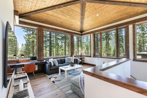 Tv, pejs, stereoanlæg