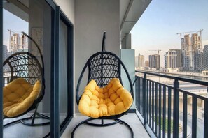 Terrace/patio - Charming Business Bay Apartment Near Burj Khalifa (Dubai)