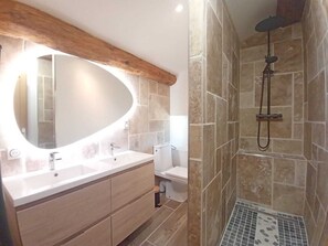 Dusche, Haartrockner, Handtücher