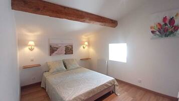 3 chambres, fer et planche Ă repasser, accĂšs Internet, draps fournis