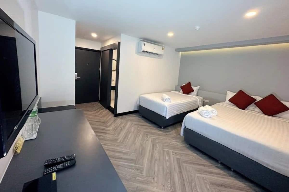 Family Triple Room (No Parking) | Een kluis op de kamer, een strijkplank/strijkijzer, gratis wifi