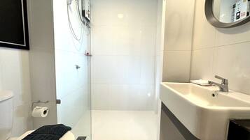 Standard dubbelrum | Badrum | Dusch och handdukar