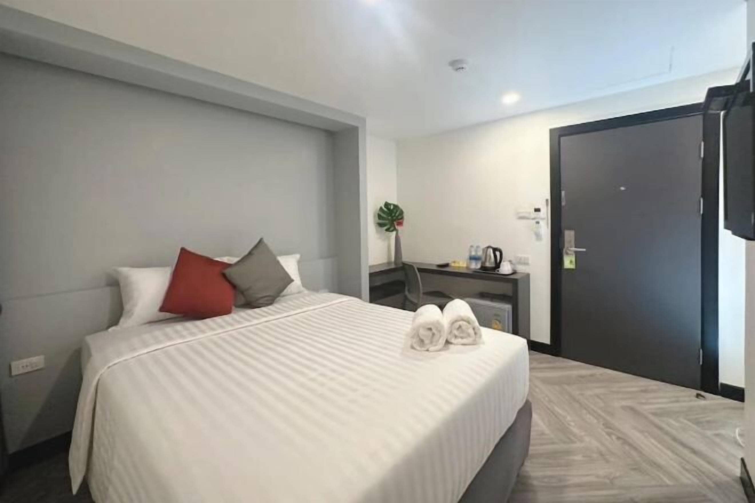 ตู้นิรภัยในห้องพัก, เตารีด/โต๊ะรีดผ้า, Wi-Fi ฟรี, ผ้าปูที่นอน