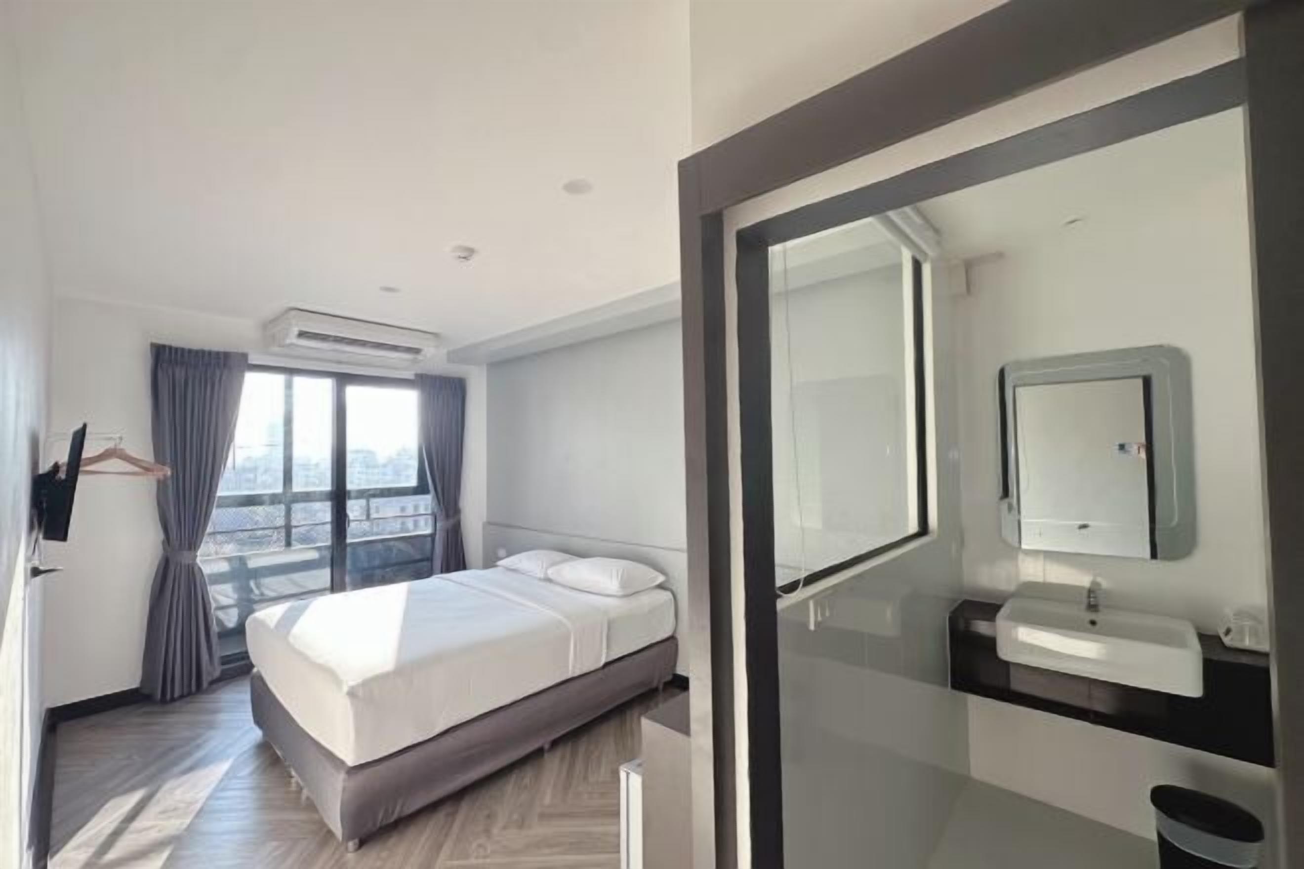 Zimmersafe, Bügeleisen/Bügelbrett, kostenloses WLAN, Bettwäsche