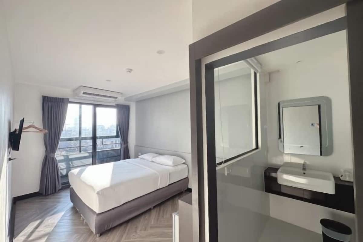 Tallelokero huoneessa, silitysrauta/-lauta, ilmainen Wi-Fi