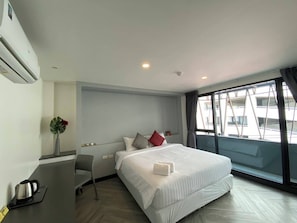 Grand Studio Suite - (No Parking) | In-room safe, iron/ironing board, free WiFi, bed sheets