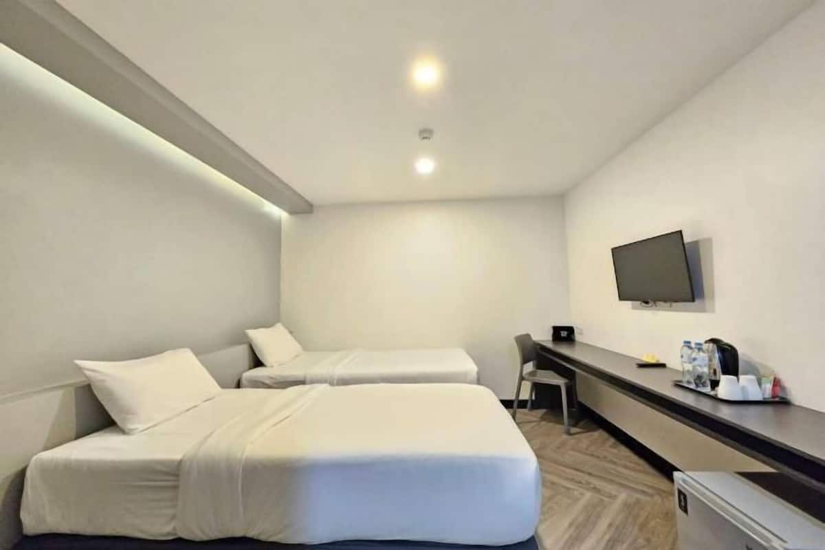 Tallelokero huoneessa, silitysrauta/-lauta, ilmainen Wi-Fi