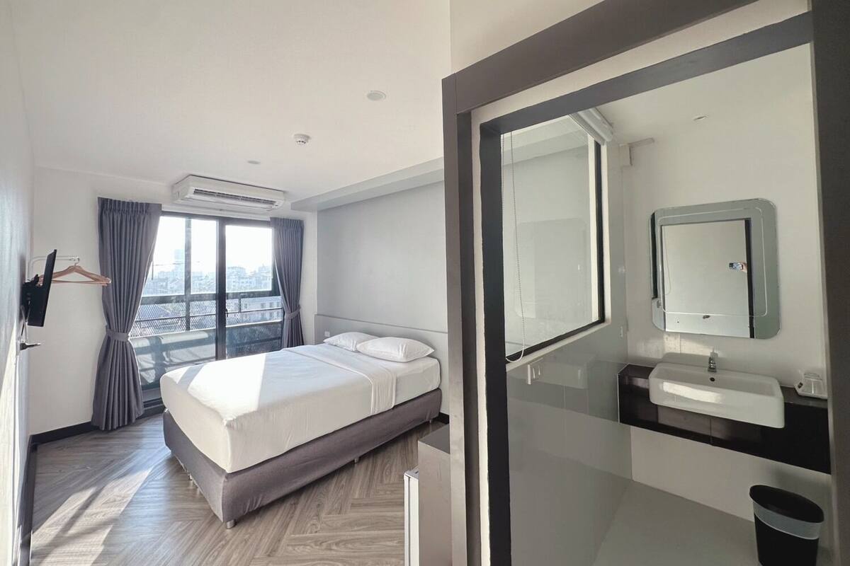 Grand Deluxe Balcony Building B | セーフティボックス (室内)、アイロン / アイロン台、WiFi (無料)、ベッドシーツ