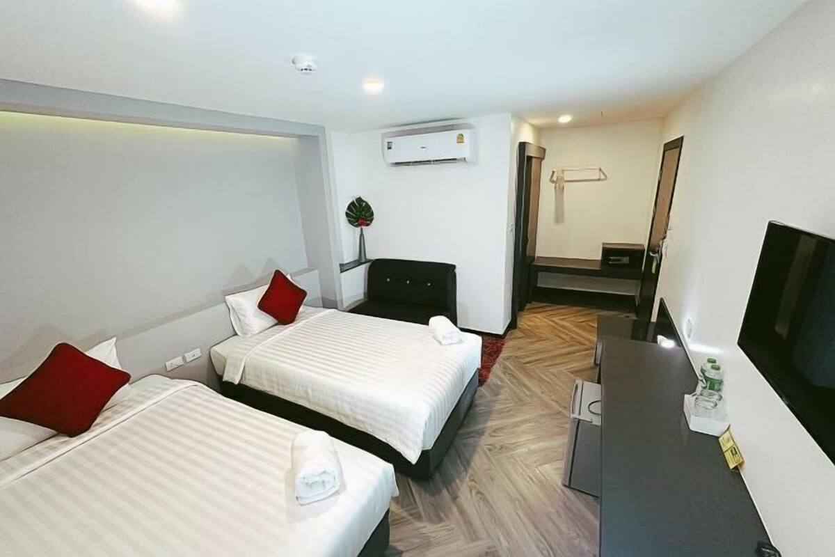 In-room safe, iron/ironing board, free WiFi, bed sheets