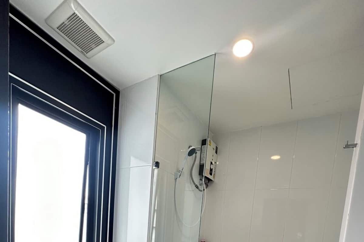 Shower, towels