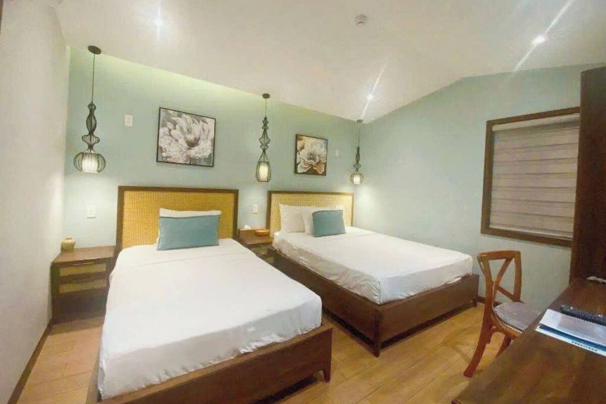 Standard Triple Room | Premium bedding, minibar, in-room safe, desk