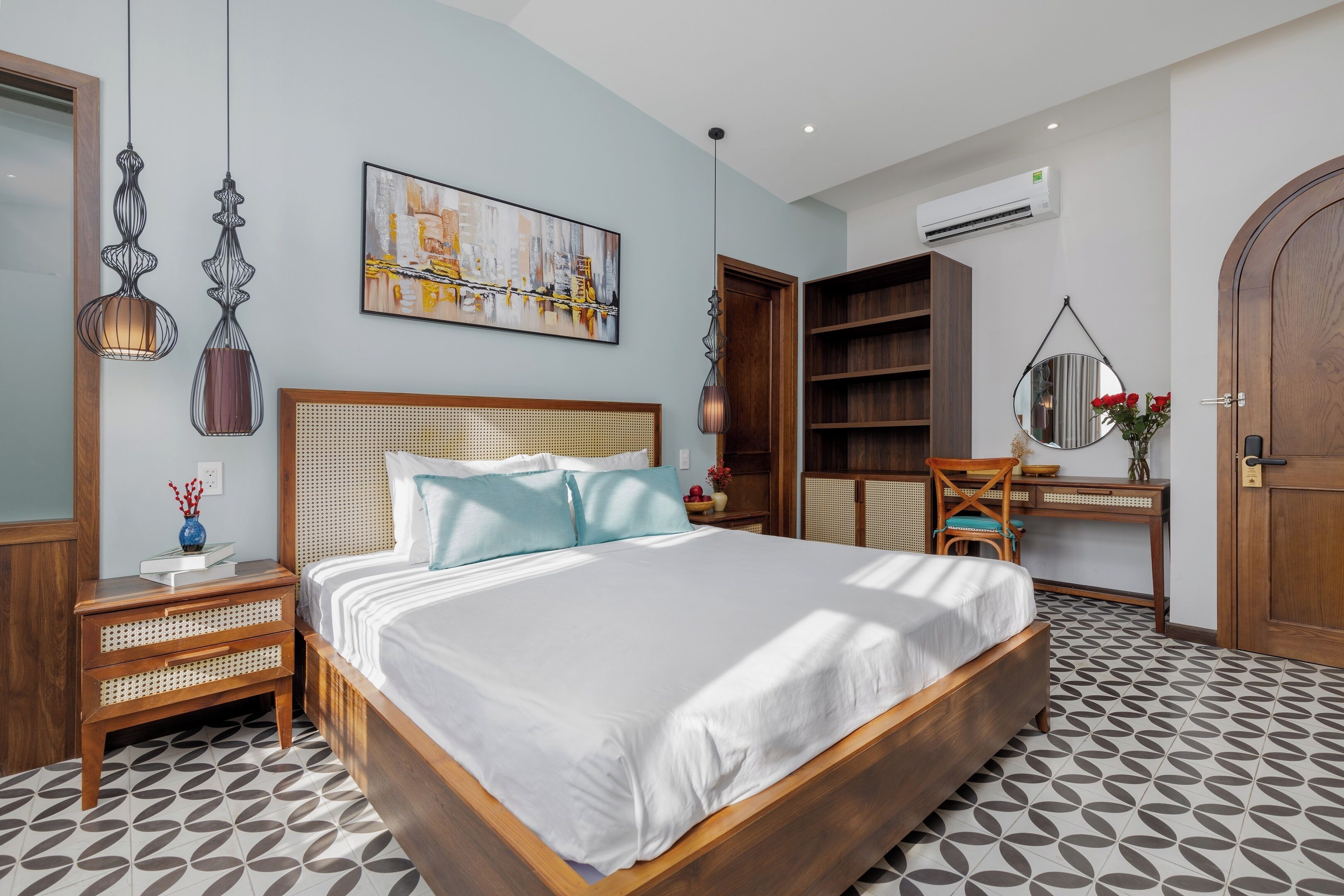 华丽双人房 | 高档床上用品、迷你吧、客房内保险箱、办公桌