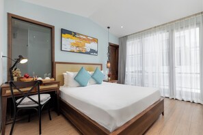 Superior Double Room, Balcony | Premium bedding, minibar, in-room safe, desk - Flower Beachstay & Coffee (Da Nang)