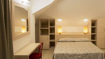 Zimmersafe, Schreibtisch, schallisolierte Zimmer, kostenloses WLAN