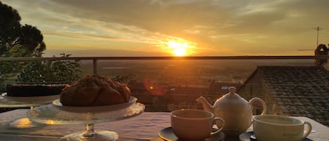 Desayuno completo incluido todos los días 