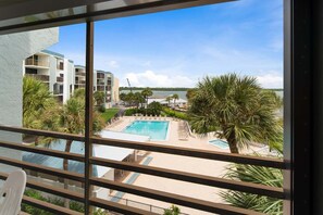 A heated pool - Waterfront 1BR condo with heated pool, WiFi, and Marco Island views. (Marco Island)
