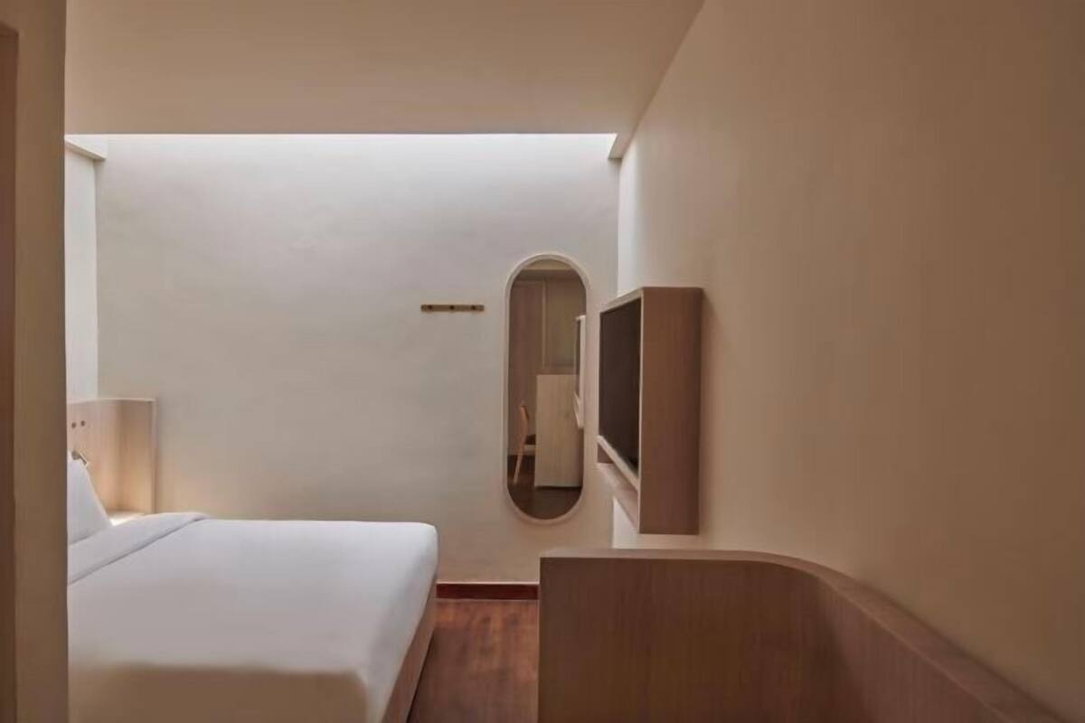 In-room safe, desk, free WiFi, bed sheets