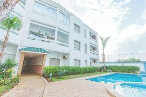 Outdoor pool - Lovely 2 Bedroom Vacation Home With Pool/beach (Skhirat)