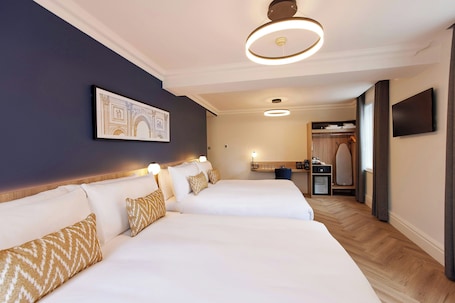 Deluxe Family Room | Room amenity. Thistle London Park Lane
