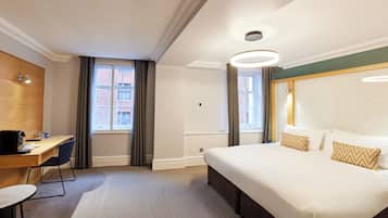 Deluxe King Room | In-room safe, desk, blackout drapes, iron/ironing board